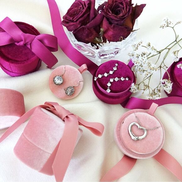 NEW! Pink Crushed Velvet Round Ribbon Jewelry Holder Gift Box - Picture 6 of 11